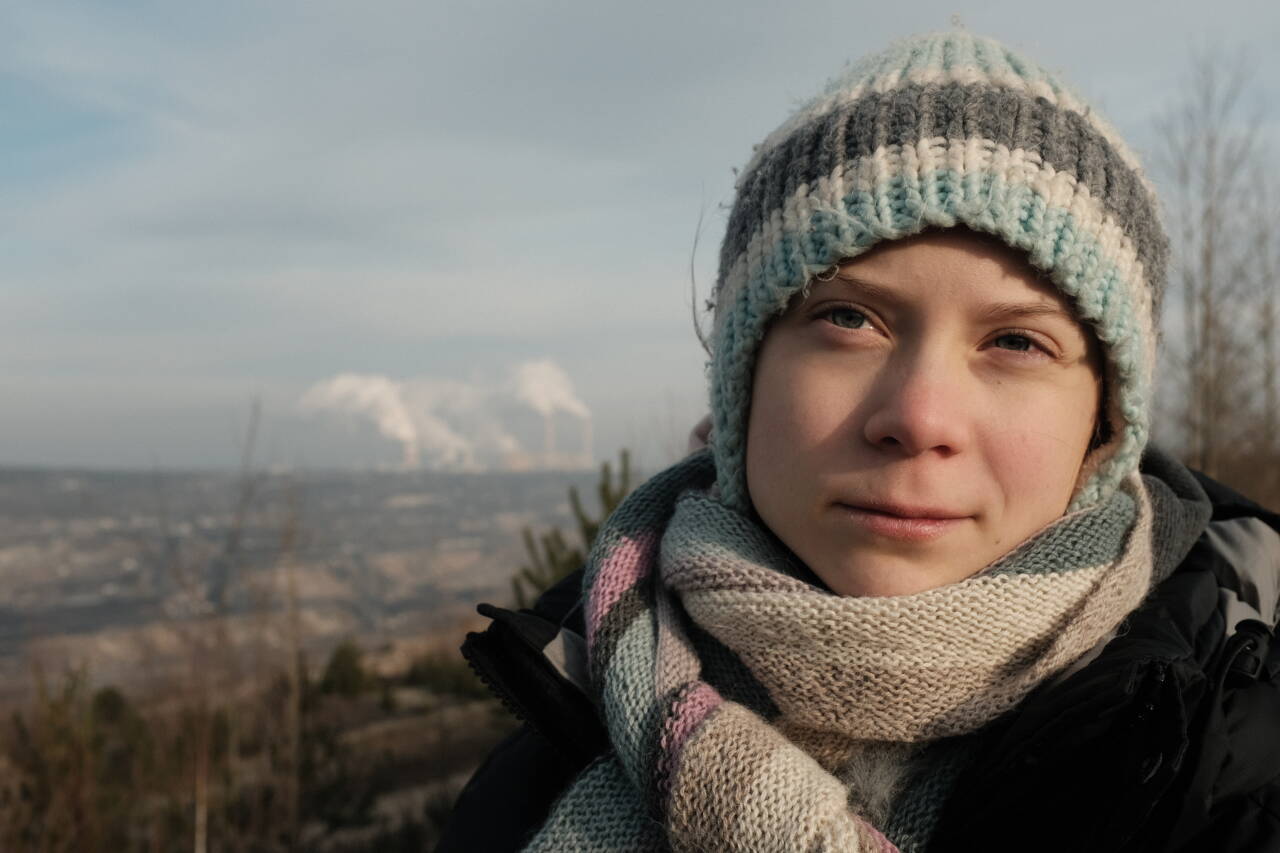 Den svenske klimaaktivisten Greta Thunberg, her i dokumentarserien om henne, kritiserte politikere for å «ignorere klimakrisen» da hun talte i Kongressen i Washington torsdag, samtidig som USAs president Joe Biden var vertskap for et globalt klimatoppmøte. Foto: Jon Sayers / BBC Studios / PBS via AP / NTB