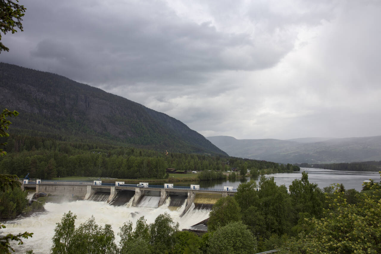 Vannkraftverkene, som her ved Hunderfossen nord for Lillehammer, produserte som aldri før i første kvartal. Foto: Geir Olsen / NTB