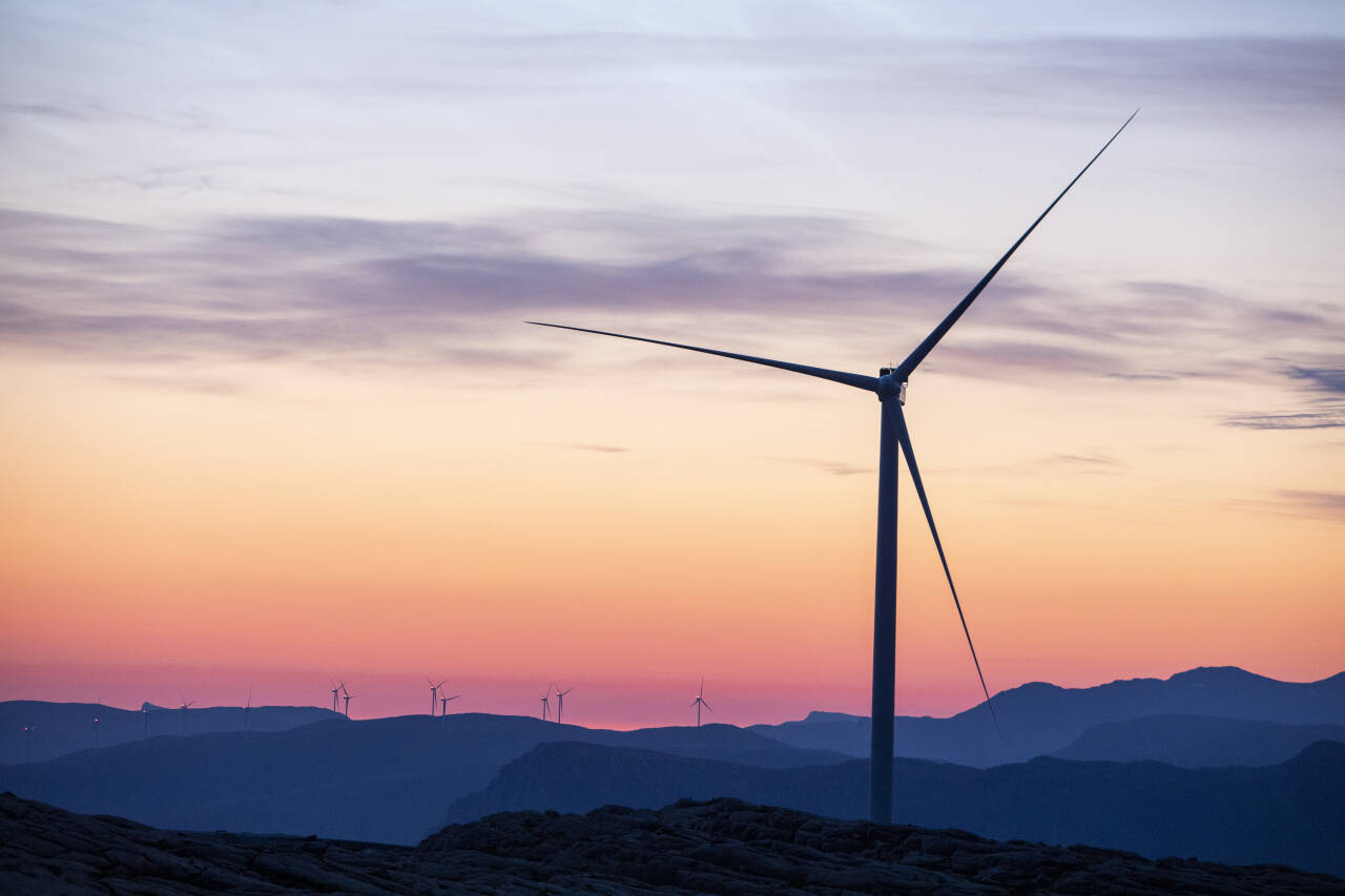 Fallende investeringer i vindkraft har ført til en betydelig nedgang i investeringene i kraftforsyning på over 15 prosent, viser nye tall fra SSB. Foto: Tore Meek / NTB