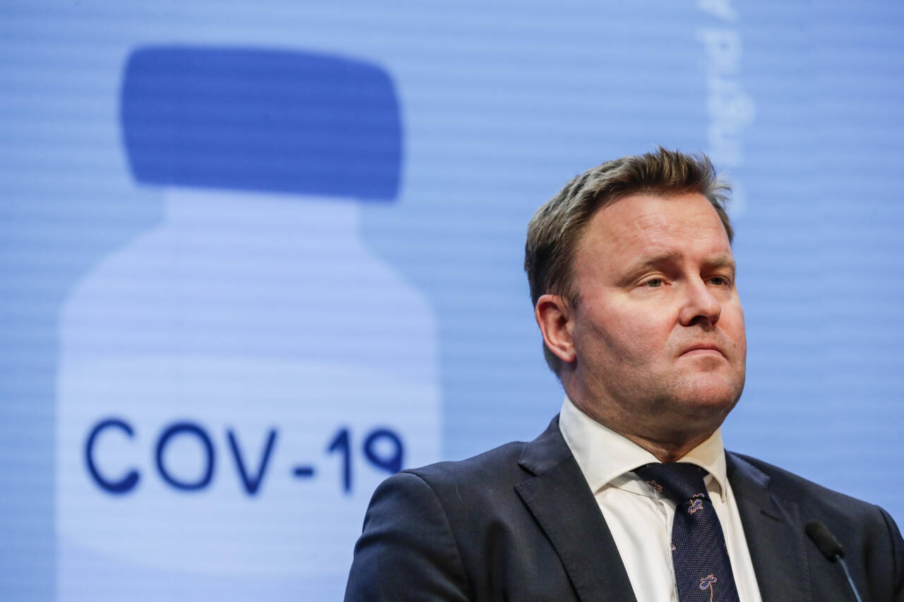 Assisterende helsedirektør Espen Rostrup Nakstad mener R-tallet den siste uka i praksis ligger på 2. Foto: Berit Roald / NTB