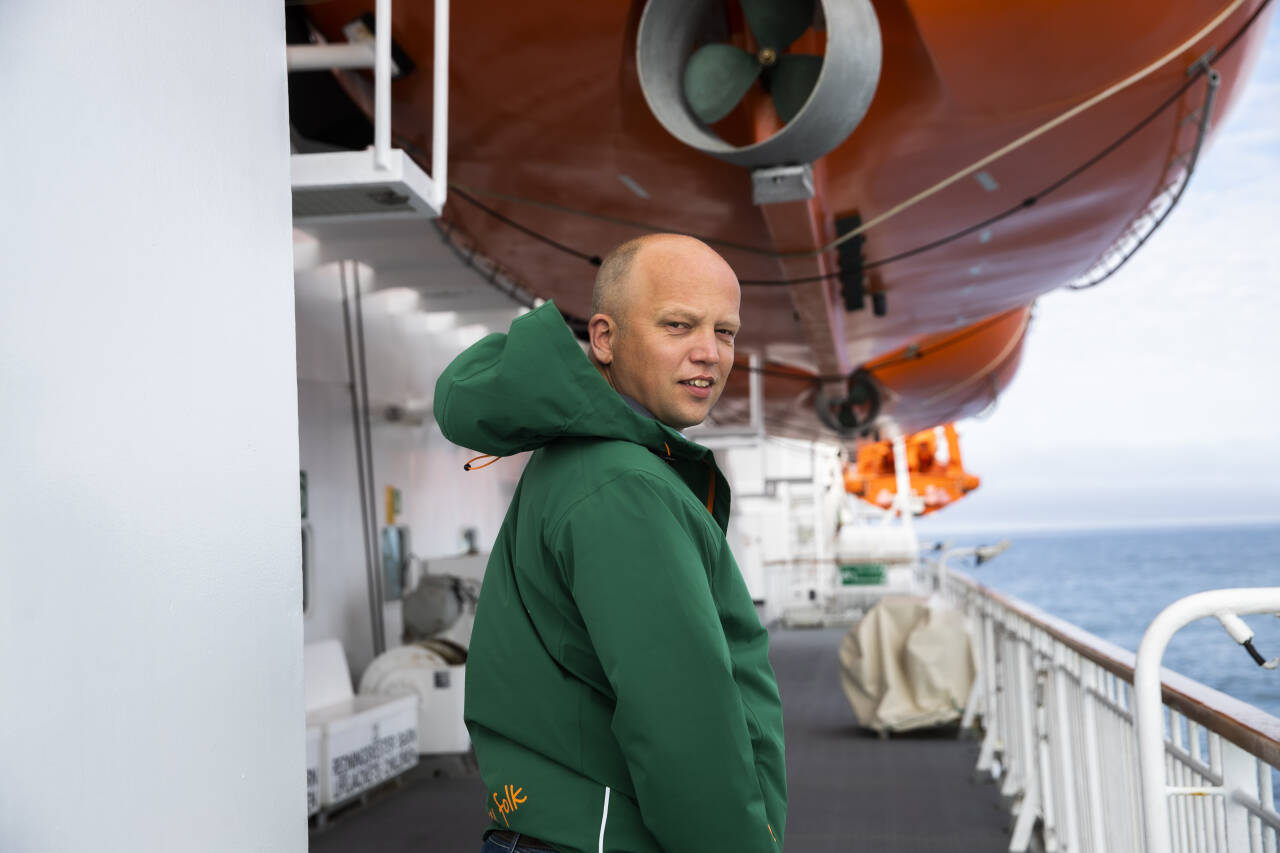 Sp-leder Trygve Slagsvold Vedum reiste med Hurtigruten fra Vardø i sommer. Til Klassekampen sier han at Sp vil forbedre avtalene Norge har med EU gjennom å stille flere krav og ikke bare akseptere det som kommer fra Europa blindt. Foto: Berit Roald / NTB