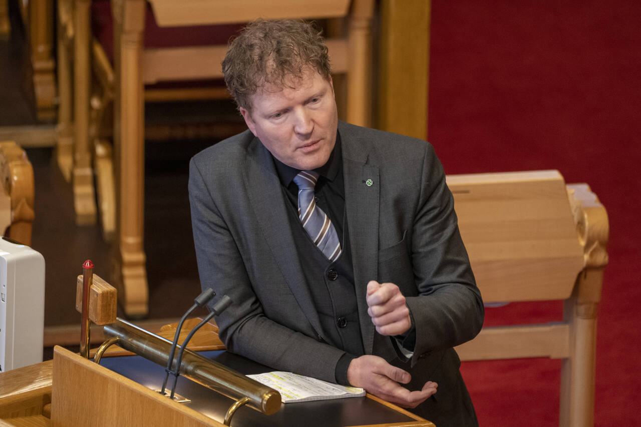 Sigbjørn Gjelsvik og Senterpartiet vil ha en ny krisepakke for reiselivsnæringen og luftfarten. Foto: Terje Pedersen / NTB