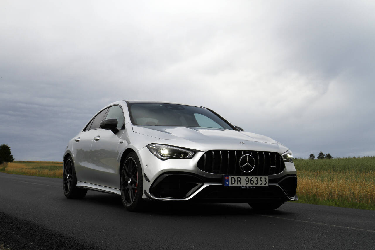 STERKEST: Mercedes-AMG CLA 45 S har den sterkeste firesylindrede motoren som finnes, på 421 hestekrefter. Foto: Morten Abrahamsen / NTB