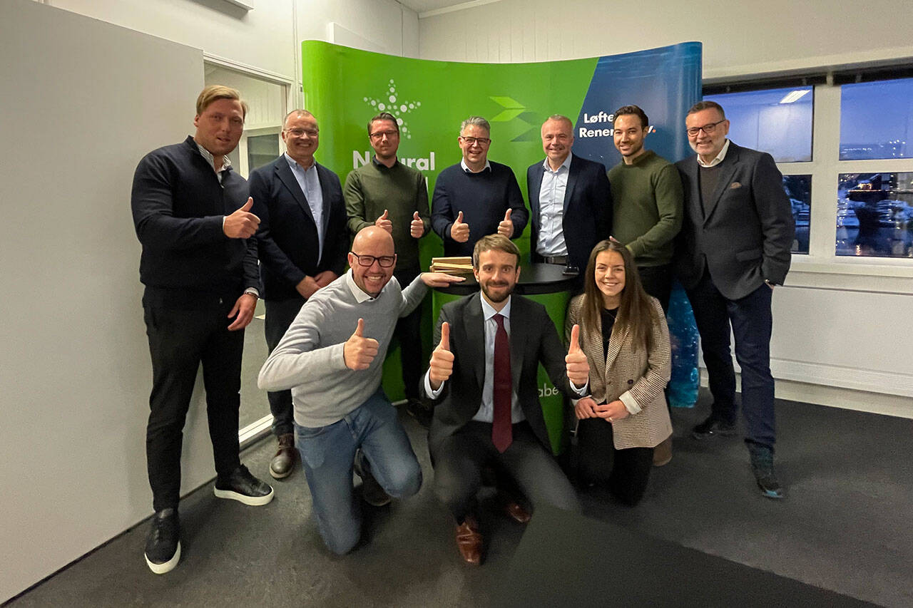 Fra venstre bakerst: Simon Farstad, Nils Erik Pettersen, Aleksander Bøe Sandøy, Frank I. Ellingsen, Kjell Nergaard, Magnus Stranden, Jan Erik Larsen. Foran fra venstre: Eirik Kanck, Jan Christian Vestre og Caroline Holm. Foto: eSEA Group / OceanFront