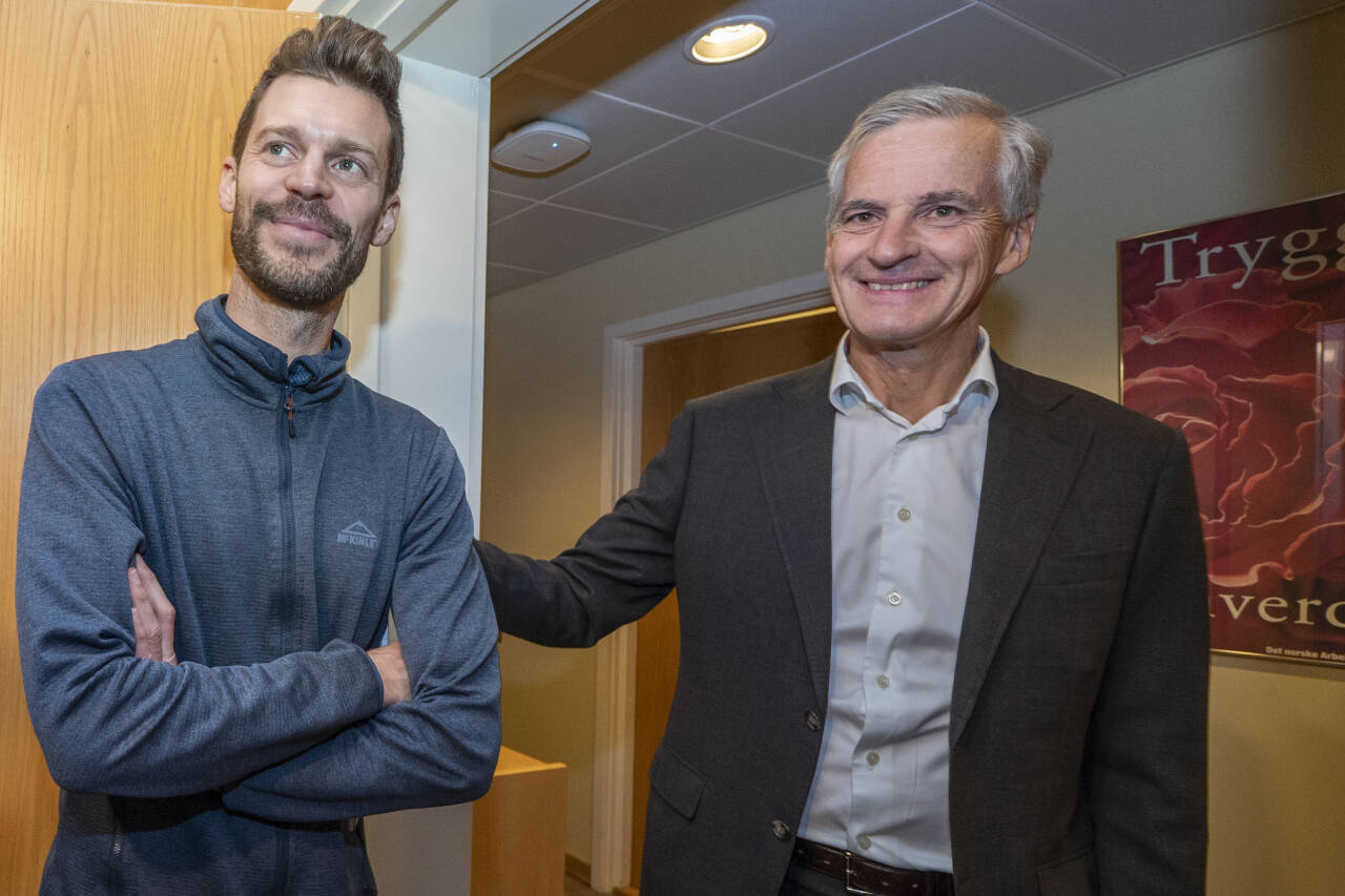 Rødt-leder Bjørnar Moxnes (t.v.) har størst grunn til å smile, mens statsminister Jonas Gahr Støre kjemper i motbakke på Opinions nye meningsmåling. Foto: Heiko Junge / NTB