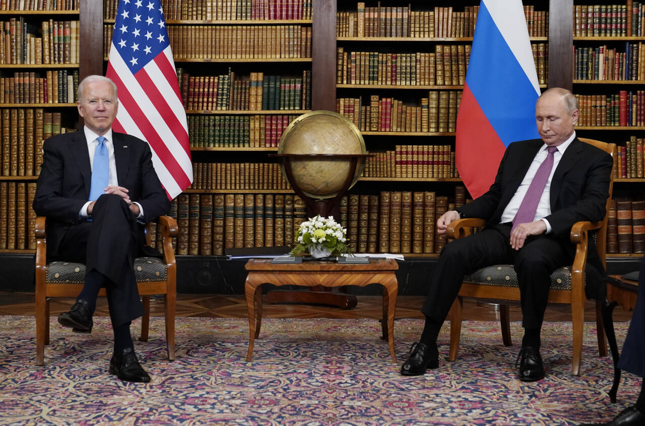 President Joe Biden under et møte med president Vladimir Putin 16. juni i år. Møtet fant sted i Genève. Arkivfoto: Patrick Semanskij / AP / NTB