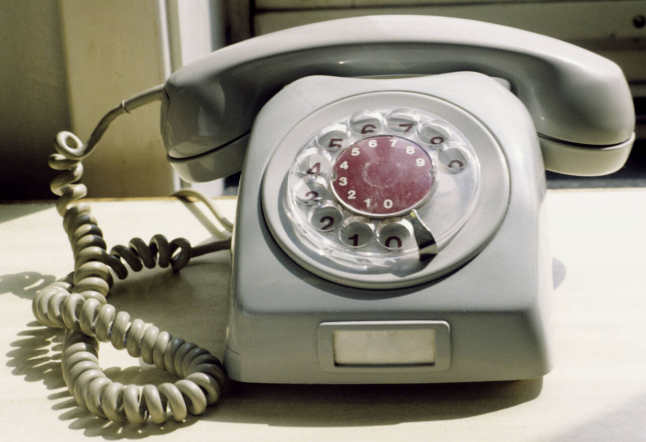 Mange sverger fortsatt til fasttelefonen, men kanskje en nyere variant enn denne gamle klassikeren. Bildet er fra 1981. Arkivfoto: Henrik Laurvik / NTB
