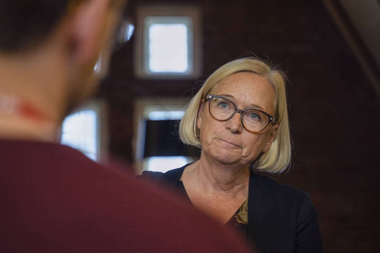 Senterpartiets parlamentariske leder Marit Arnstad høster lite entusiasme i regjeringen for sitt krav om reforhandling av avtalene om kraftutvikling med Europa. Foto: Ali Zare / NTB