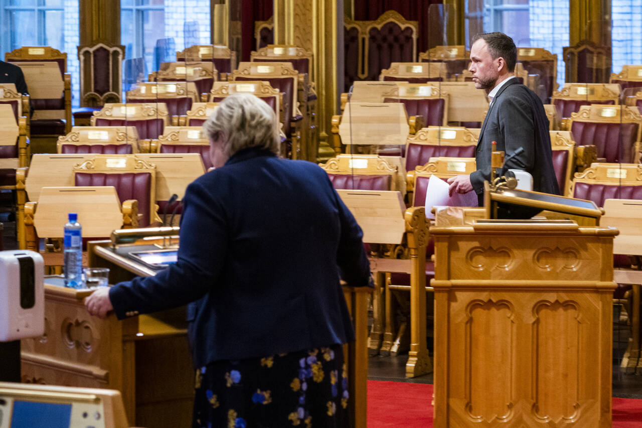 SV-leder Audun Lysbakken og statsminister Erna Solberg (H) under Stortingets muntlige spørretime onsdag. Foto: Håkon Mosvold Larsen / NTB