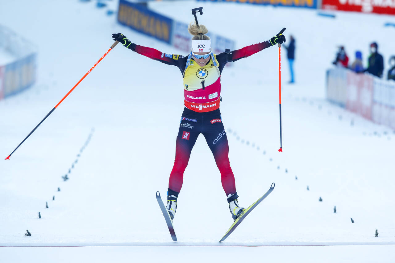 Tiril Eckhoff hoppet over mål til gull på VM-jaktstarten i Pokljuka.Foto: Primoz Lovric / NTB