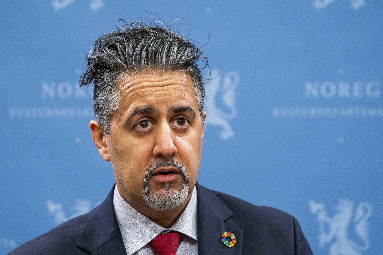 Kultur- og likestillingsminister Abid Q. Raja (V) sier det ikke var intensjonen at underleverandører i kulturbransjen skulle komme dårligere ut av kompensasjonsordningen i perioden oktober til desember. Arkivfoto: Håkon Mosvold Larsen / NTB