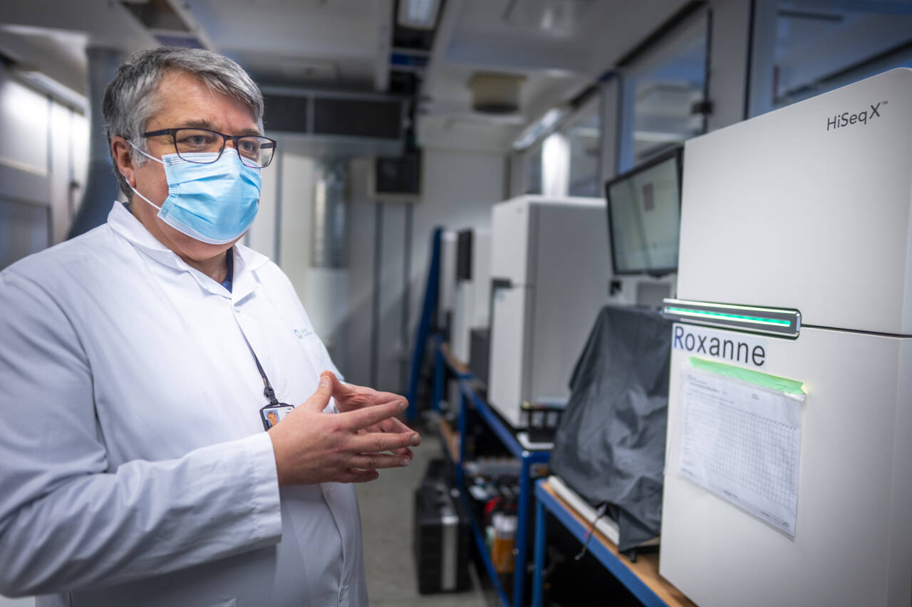 Dag Undlien er avdelingsleder for medisinsk genetikk ved Klinikk for laboratoriemedisin ved Oslo universitetssykehus (OUS). Han kjenner på tidspresset for å finne det muterte koronaviruset. Foto: Heiko Junge / NTB