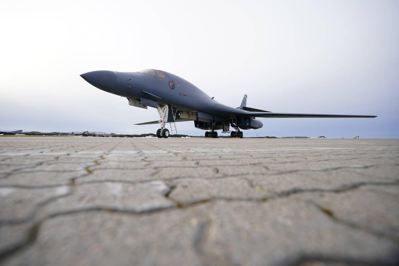 Amerikanske B-1B «Lancer» bombefly landet på Ørland hovedflystasjon mandag. Foto: Ole Martin Wold / NTB