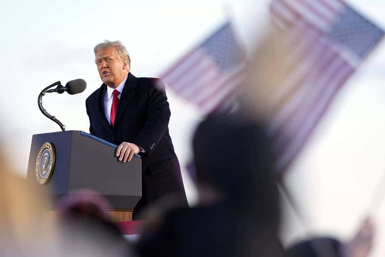 President Donald Trump er frifunnet i riksrettssaken der han var tiltalt for å ha oppildnet til opprør. Foto: Manuel Balce Ceneta / AP / NTB