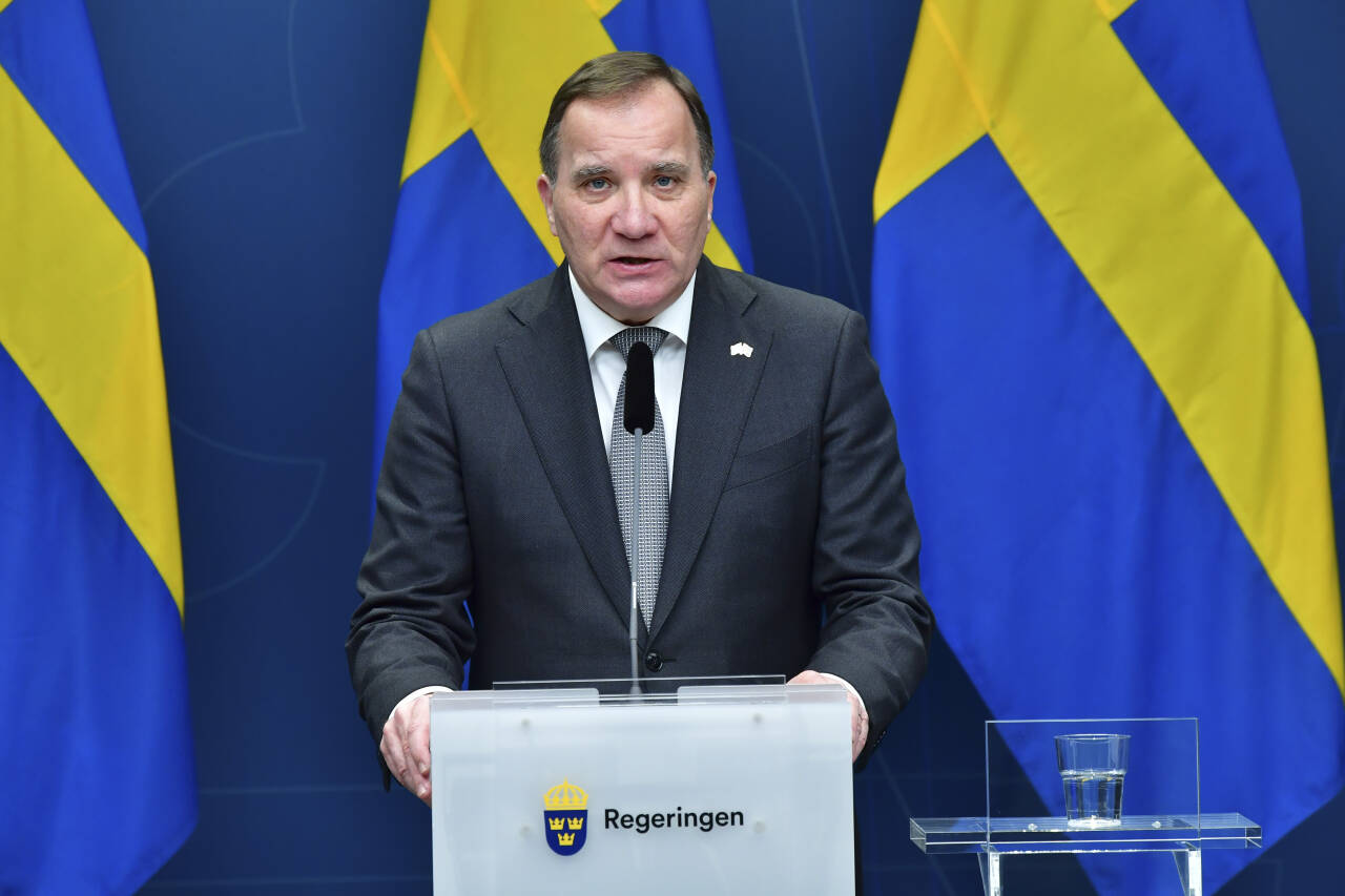 De nye virusvariantene er urovekkende, sier Sveriges statsminister Stefan Löfven. Nå innfører Sverige innreiseforbud for alle utlendinger som ikke kan vise fram fersk, negativ koronatest. Foto: Jonas Ekströmer / TT / NTB