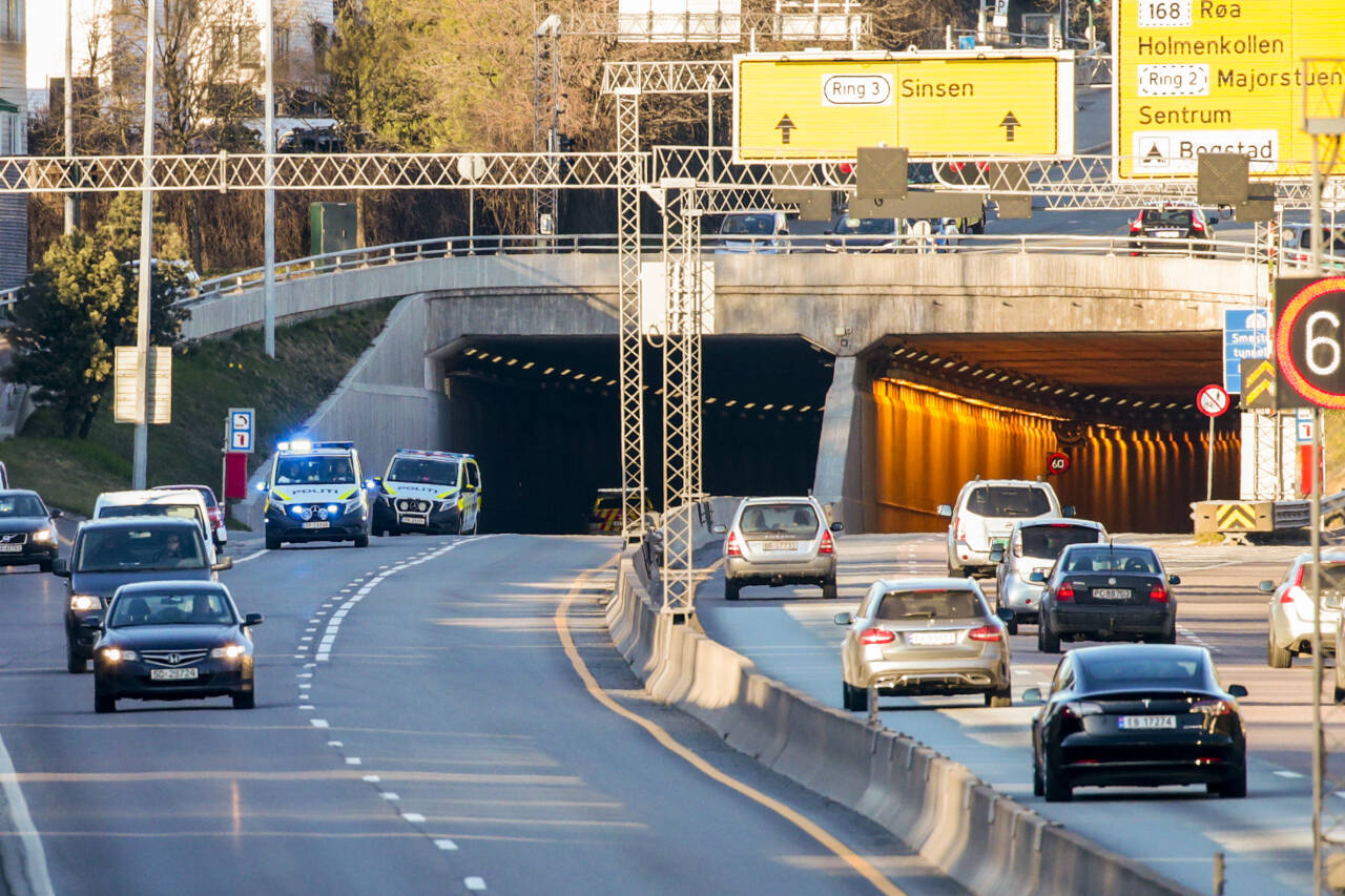 Tre sekunder i 60 kilometer i timen er 50 meter og det er avstanden man må holde til bilen foran. Foto: Lise Åserud / NTB