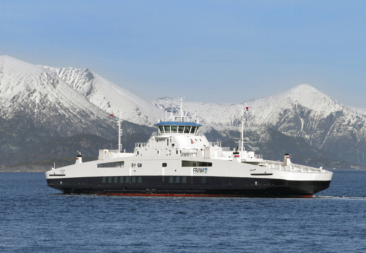 «Tustna» er en av de nye ferjene fra Fjord1 som er en del av det grønne skiftet på Nordmørsfjordene. Foto: Terje Holm