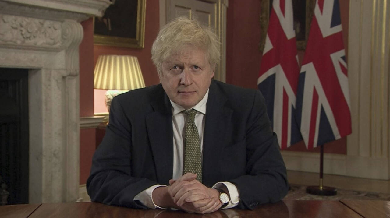 Storbritannias statsminister Boris Johnson sa under en TV-sendt tale mandag at en ny nasjonal nedstenging for Englands nesten 56 millioner innbyggere blir innført. Foto: AP / NTB