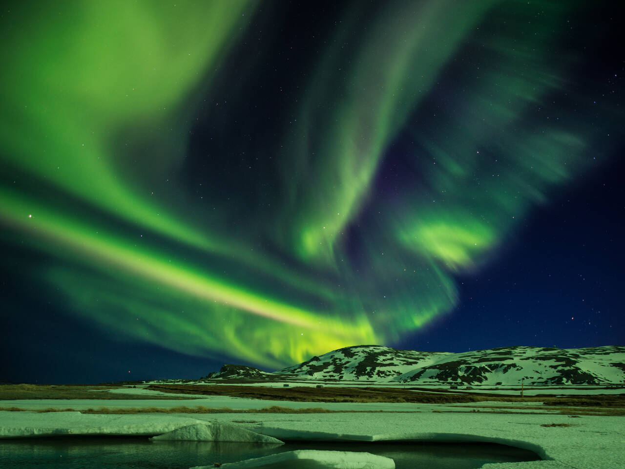 MINNE FOR LIVET: Sjansen for å se nordlys i Finnmark er svært høy om været er godt. Foto: Shutterstock / NTB