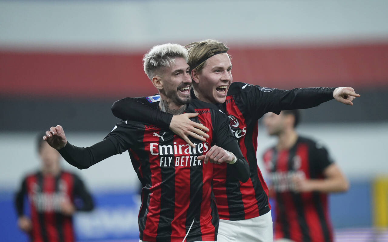 Samu Castillejo og Jens Petter Hauge (til høyre) møter Juventus i serie A. Foto: Spada / LaPresse via AP /NTB