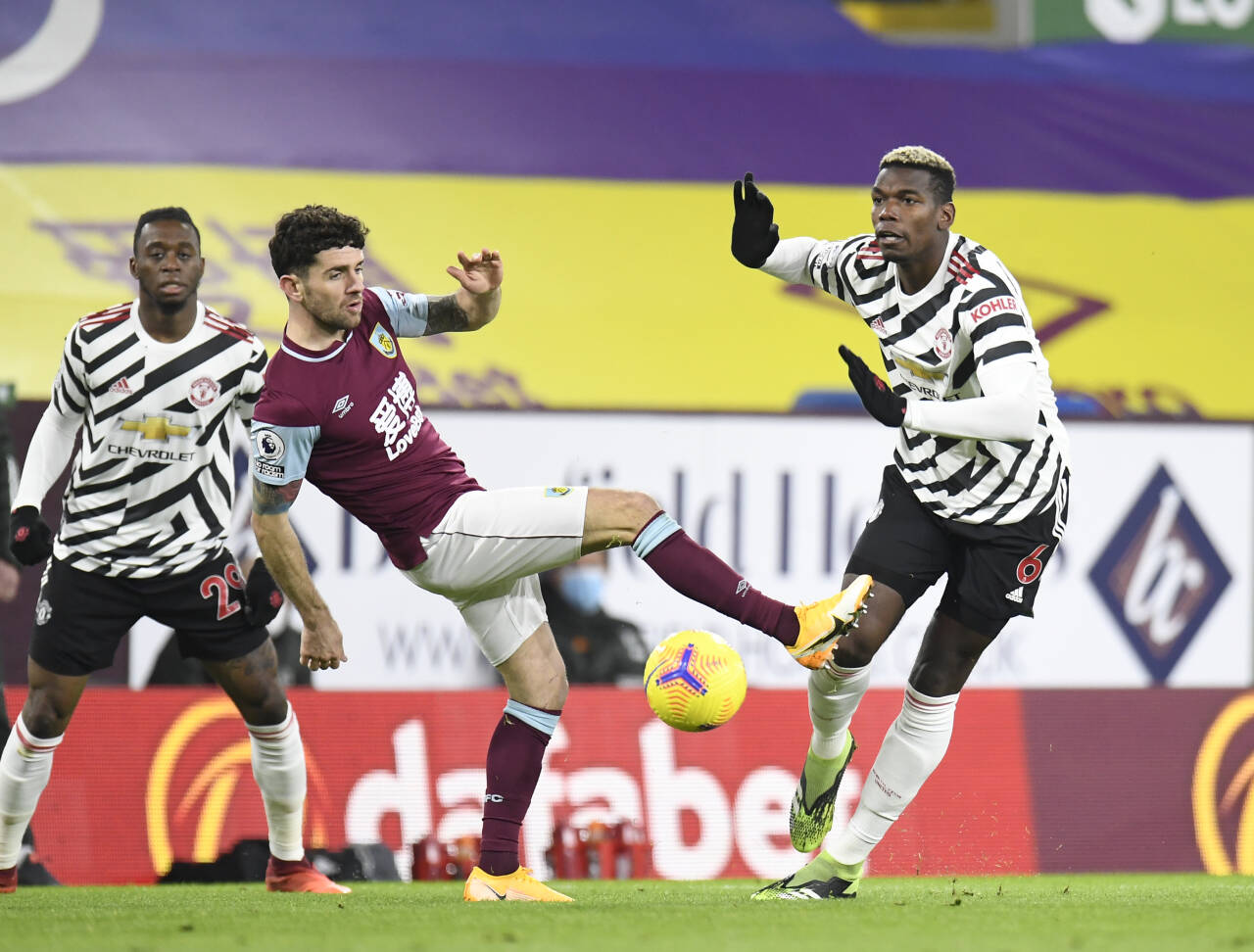 Paul Pogba scoret vinnermålet da Manchester United slo Burnley og topper tabellen i Premier League for første gang siden Ole Gunnar Solskjær ble manager. Foto: Peter Powell, Pool via AP / NTB