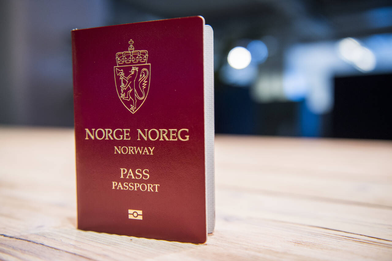 Politiet opplyser at bedragere i disse dager sender ut tekstmelding i forbindelse med nytt pass. Foto: Jon Olav Nesvold / NTB