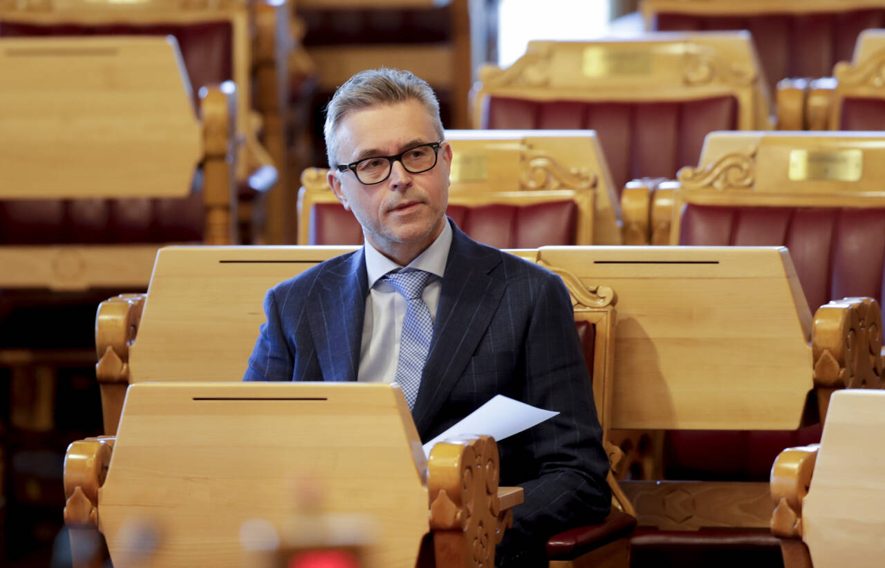 Fiskeri- og sjømatminister Odd Emil Ingebrigtsen (H) ber både fiskeri- og sjømatnæringen og berørte kommuner om råd om hvordan utfordringene som følge av innreisestoppen skal møtes. Foto: Vidar Ruud / NTB