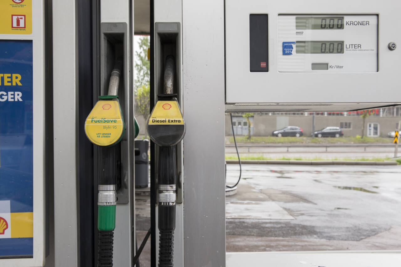 Det ble solgt mindre bilbensin og diesel i desember i fjor sammenlignet med samme måned i 2019. Foto: Berit Roald / NTB