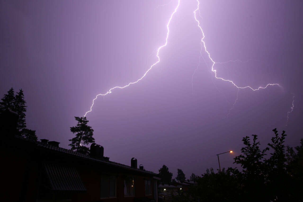 I Trøndelag og deler av Møre og Romsdal kan det komme tordenvær og kraftig regn fra onsdag. Foto: Cornelius Poppe / NTB