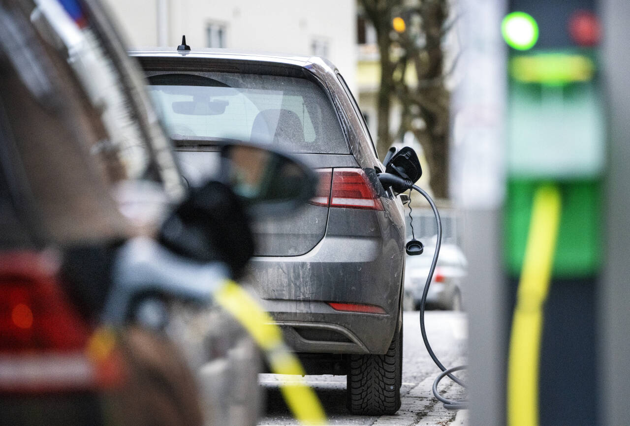 Man sparer både tid og penger dersom man stanser ladingen av elbilen når den har nådd 80 prosent, ifølge Naf. Illustrasjonsfoto: Gorm Kallestad / NTB