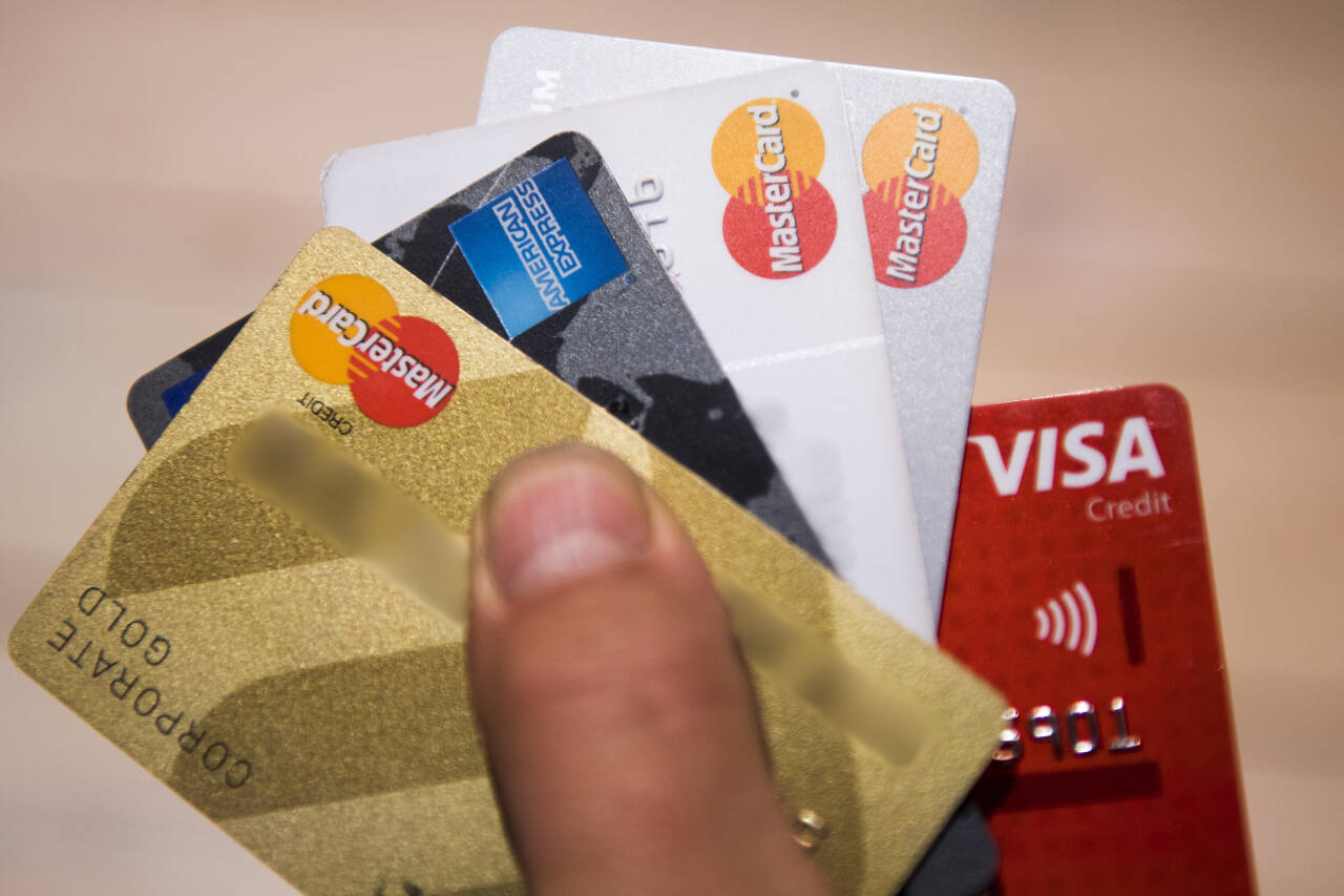 Norge åpner igjen etter alle koronatiltakene, og dermed øker også bruken av kredittkort.Illustrasjonsfoto: Jon Olav Nesvold / NTB