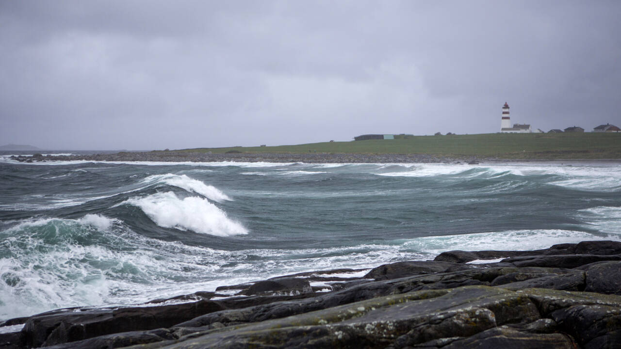 På grunn av et kulingvarsel fra Meteorologisk institutt ber Hovedredningssentralen folk om å sikre løse gjenstander langs kysten på Vestlandet.Foto: Paul Kleiven / NTB