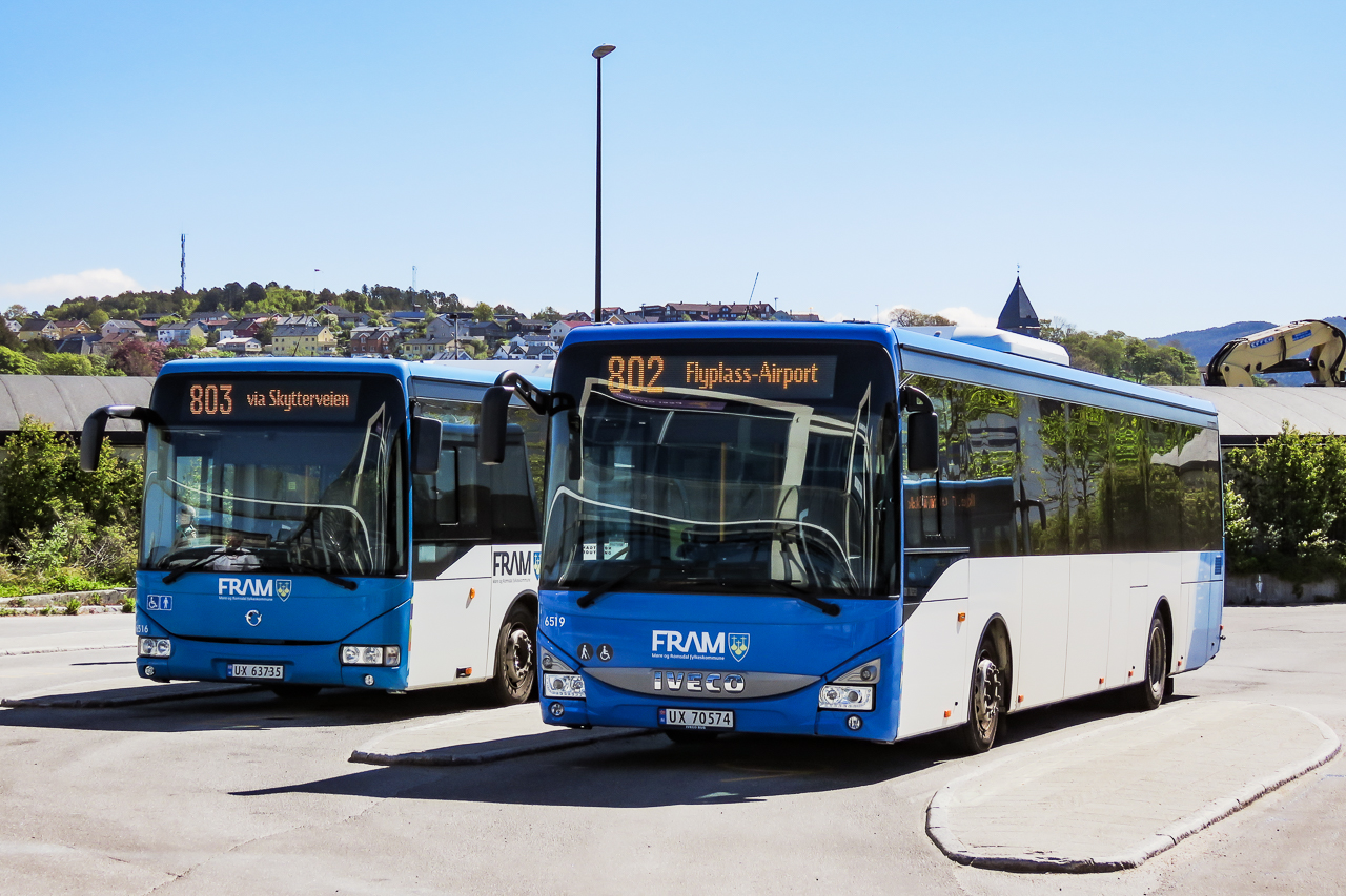 Buss ved rutebilstasjonen i sentrum av Kristiansund. i Kristiansund. Foto: Steinar Melby/KSU.NO