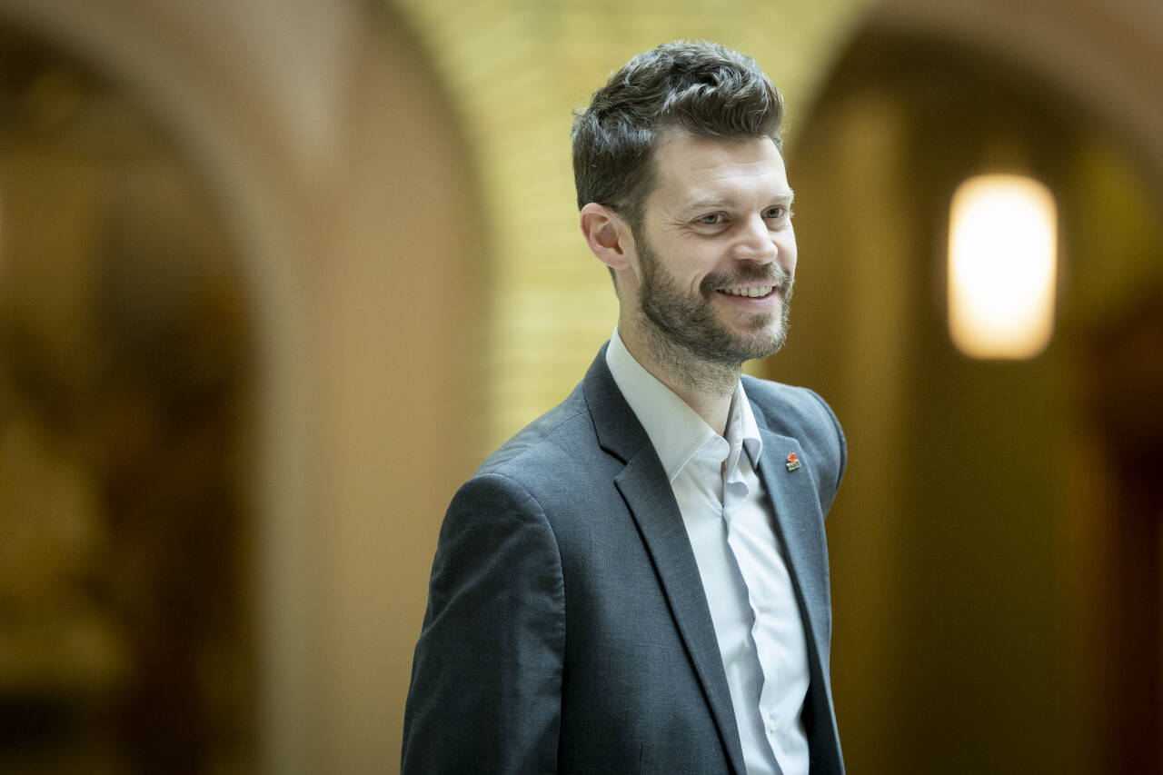 Rødt-leder Bjørnar Moxnes utelukker verken Vedum eller Støre som statsminister. Foto: Fredrik Hagen / NTB