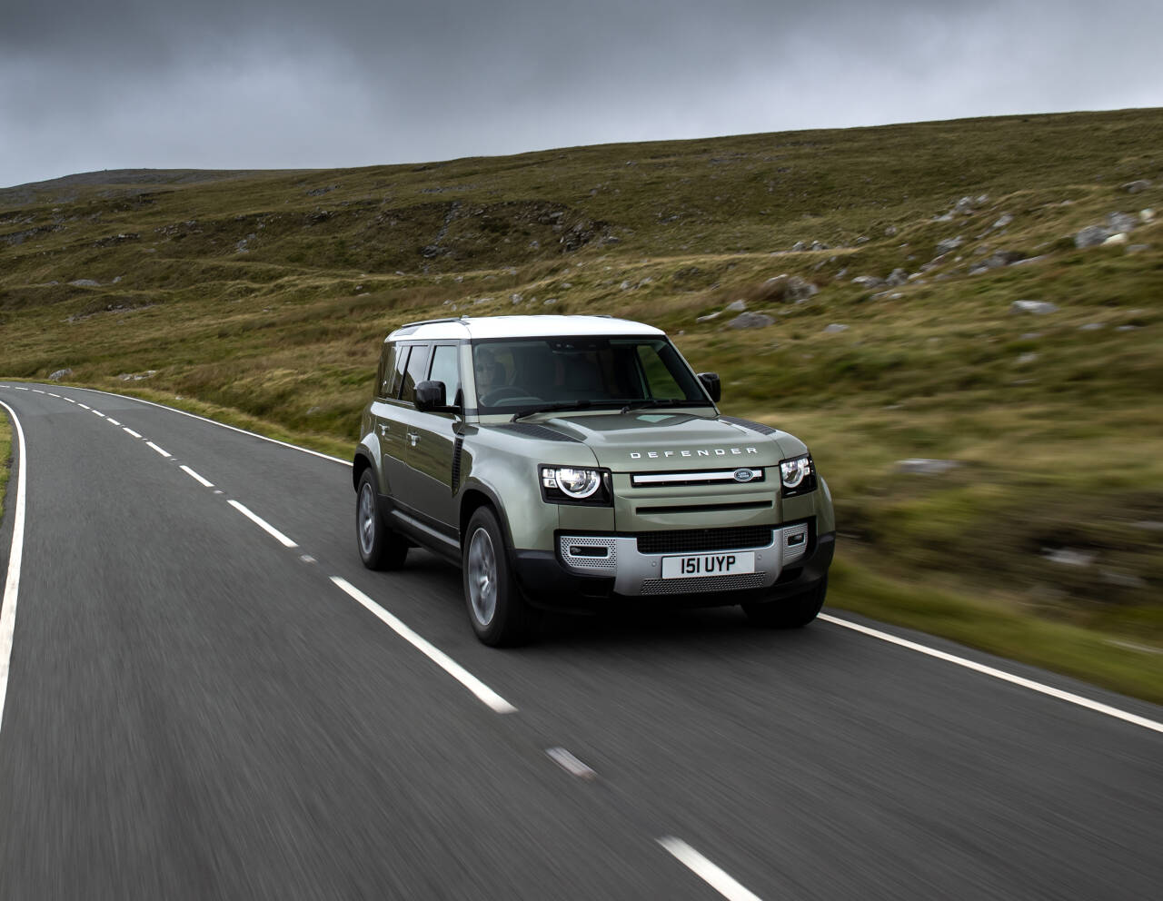 VANN: Land Rover skal teste ut om hydrogenbiler kan være en del av en renere framtid. Hydrogen biler slipper kun ut vann. Foto: Produsenten