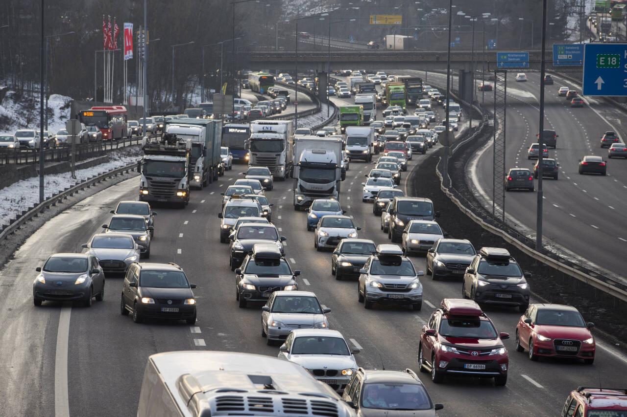 FORSTYRRER: Bruk av hodetelefoner i trafikken påvirker vår evne til å reagere kjapt hvis en situasjon oppstår. Foto: Håkon Mosvold Larsen / NTB