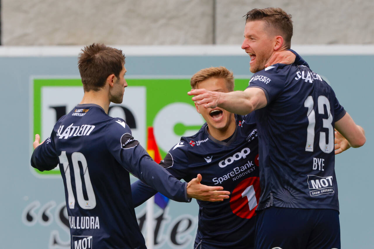 Bendik Bye (t.h.) feirer 1–0-målet mot Lillestrøm søndag. Foto: Svein Ove Ekornesvåg / NTB