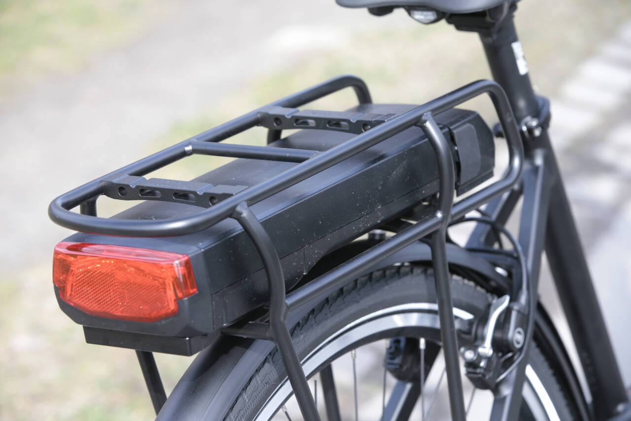 Staten bør trå til med støtte til folk som kjøper sykkel med batteri, mener MDG. På verden sykkeldag lanserer de ideen om en elsykkelmilliard. Foto: Lise Åserud / NTB