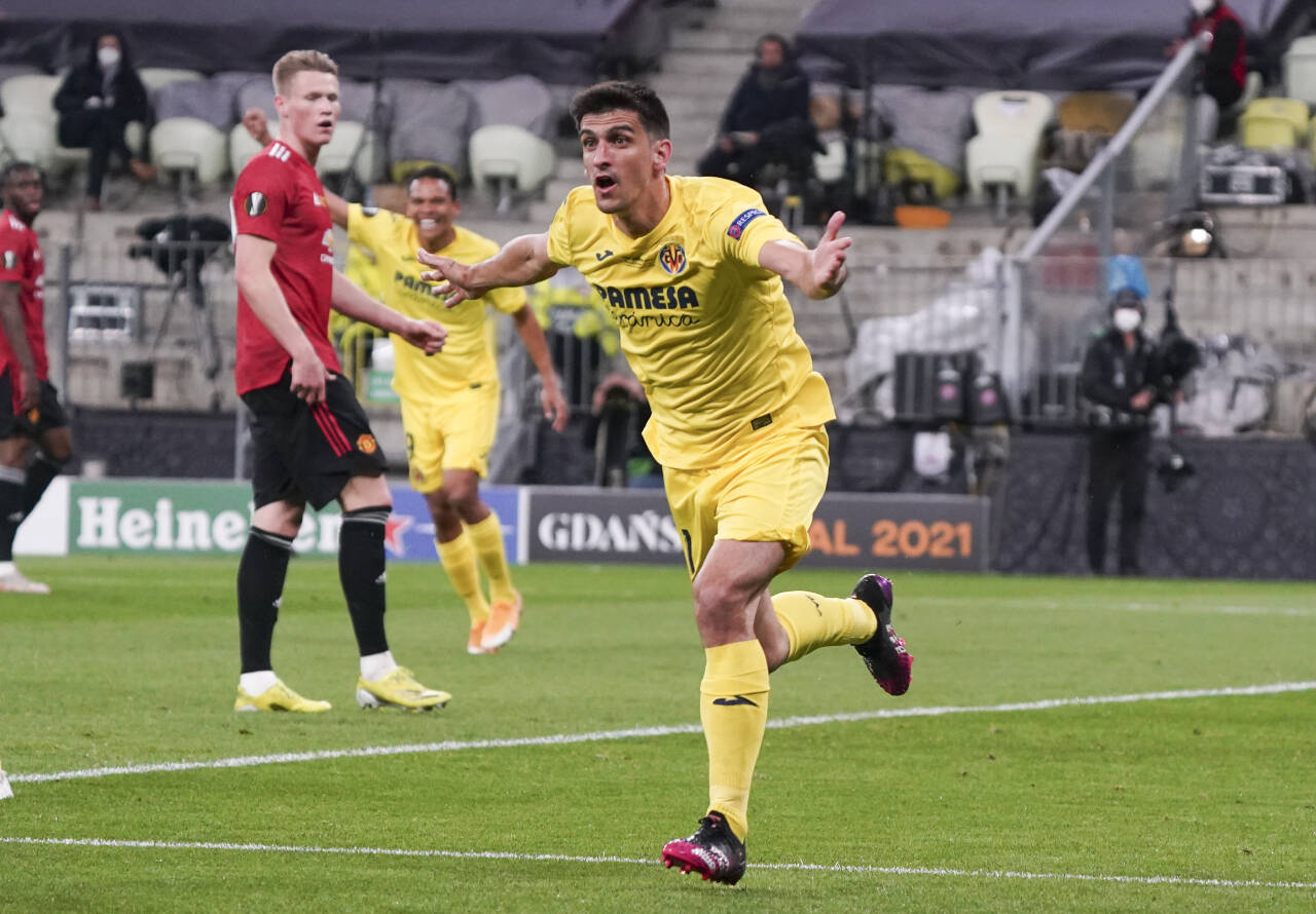 Gerard Moreno jubler etter å ha scoret for Villarreal mot Manchester United i europaligafinalen. Foto: Janek Skarzynski, Pool via AP / NTB