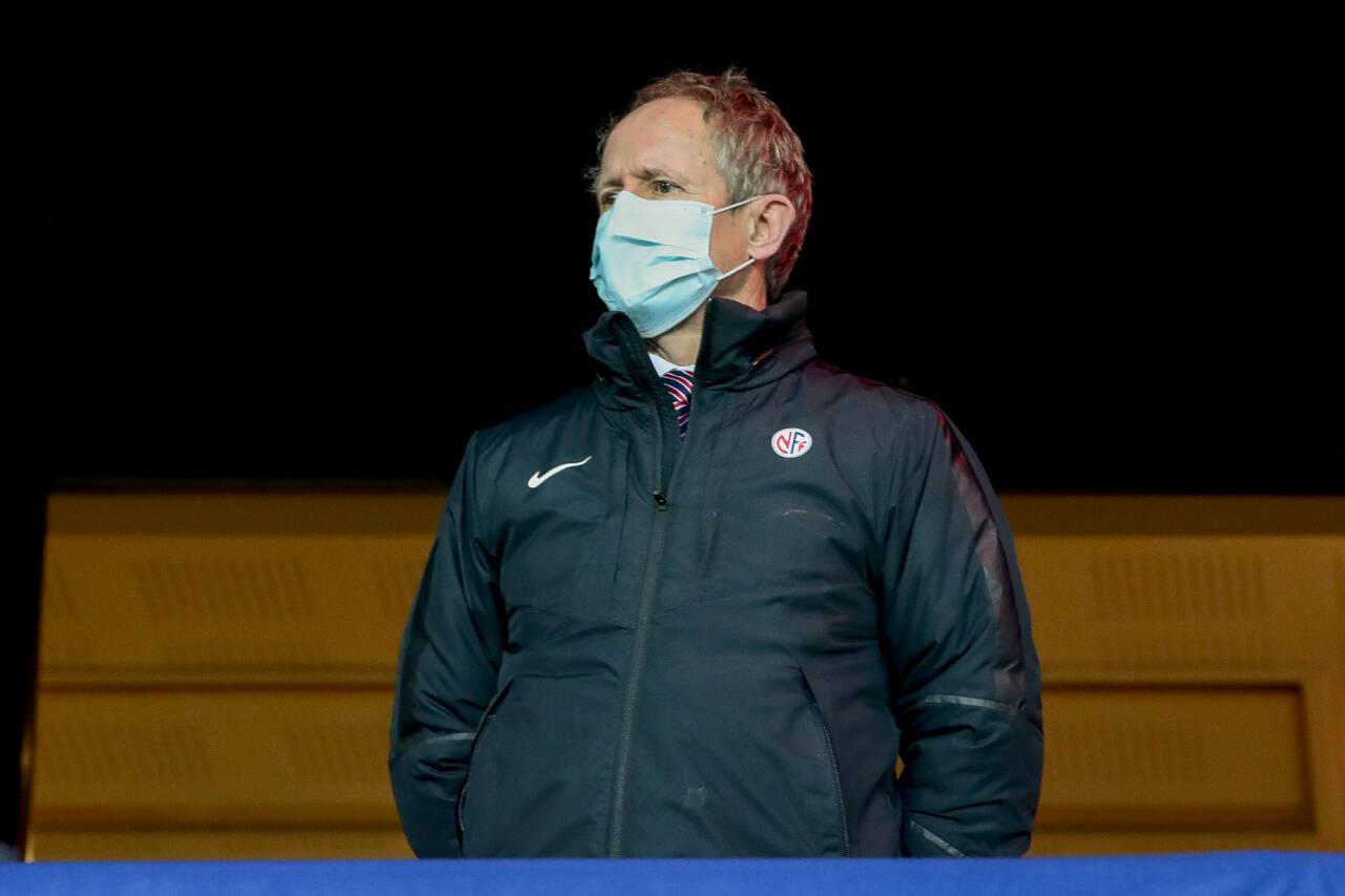 Pål Bjerketvedt, generalsekretær i Norges Fotballforbund, er usikker på om seriestarten kan gå som planlagt. Foto: Jil Yngland / POOL / NTB