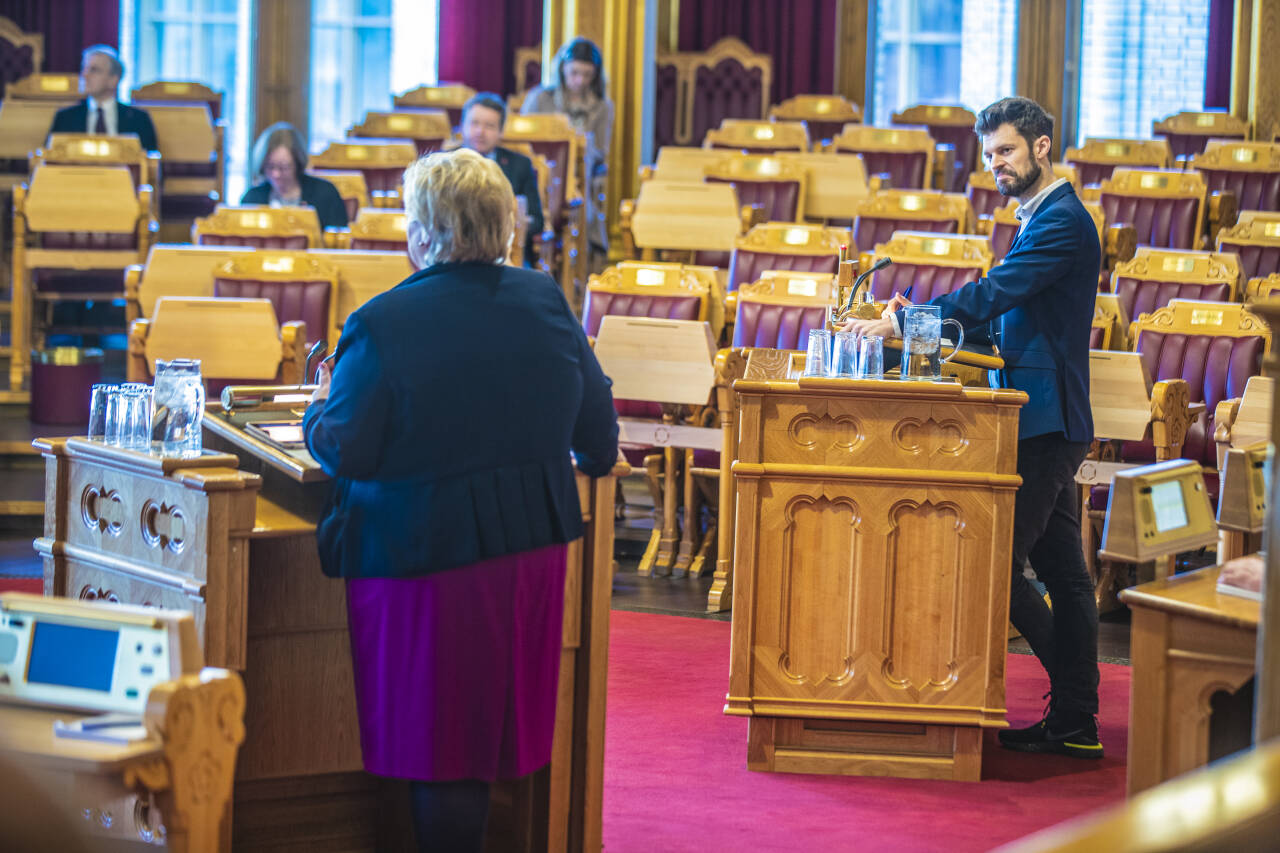 Statsminister Erna Solberg og Rødts Bjørnar Moxnes under en spørretime i Stortinget. Foto: Stian Lysberg Solum / NTB