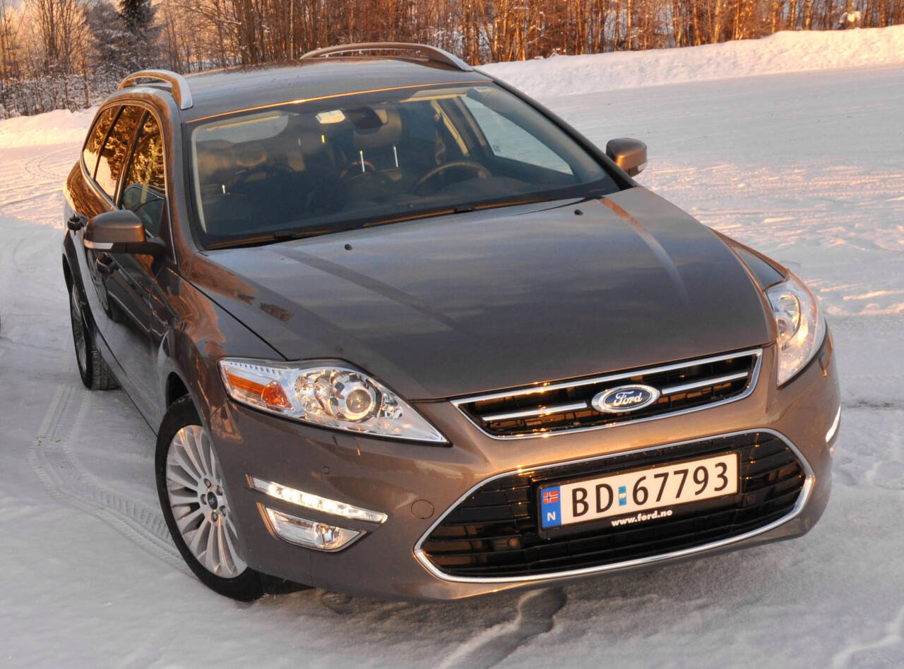 FERDIG: Ford har bestemt seg for å pensjonere Mondeo. Her er en i 2011, da modellen var svært populær, nå har SUV-ene tatt fullstendig over. Foto: Øivind Skar / NTB