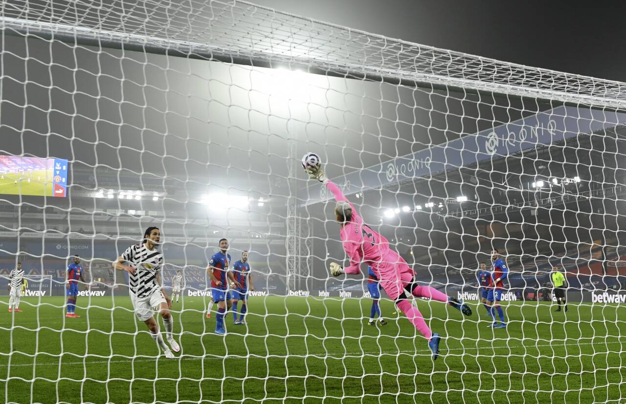 Crystal Palace-keeper Vicente Guaita redder i 0-0-kampen mot Manchester United onsdag. Foto: Mike Hewitt, Pool via AP / NTB