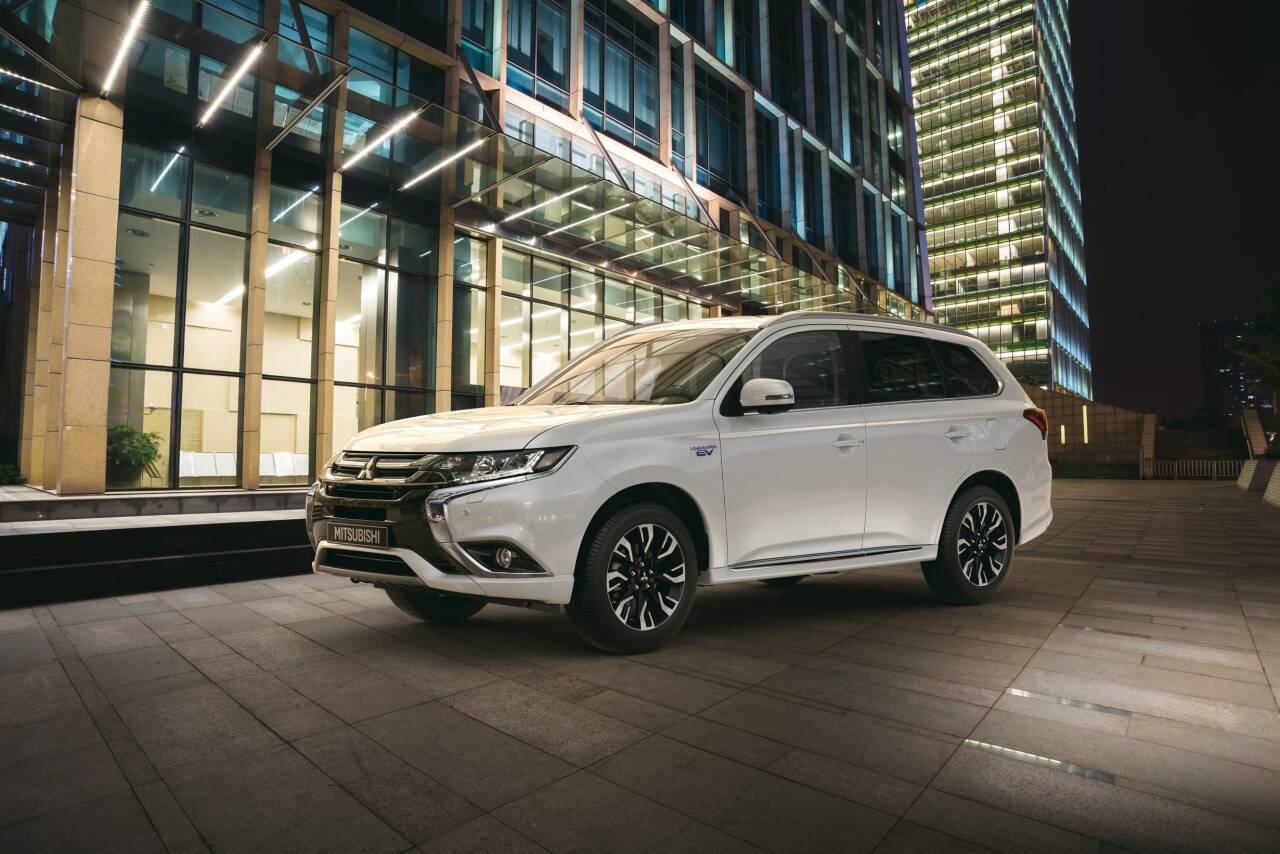 FOR KORT: Green NCAP mener Mitsubishi Outlander ikke er videre miljøvennlig. FOTO: Produsenten