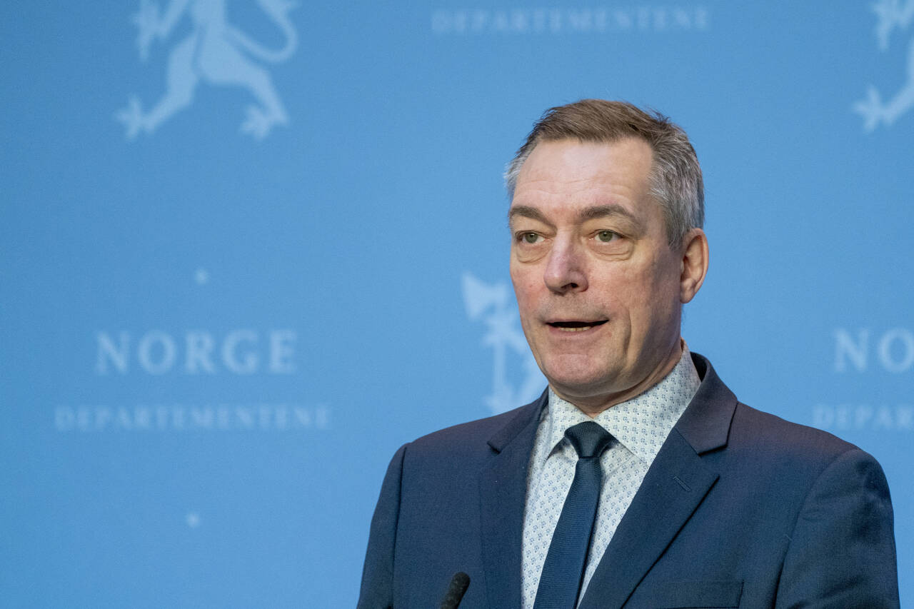 Forsvarsminister Frank Bakke-Jensen (H) sier salget av Bergen Engines ikke ble vurdert etter reglene for eierskapskontroll i forbindelse med salget til det russiske selskapet TMH international. Foto: Terje Pedersen / NTB