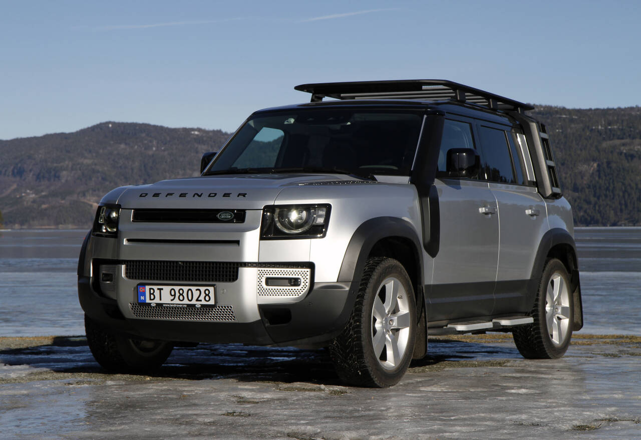 TRADISJONSRIK: Den nye Land Rover Defender tar over etter en modell som var på markedet i nær 70 år, og innebærer en solid oppgradering. Foto: Morten Abrahamsen / NTB