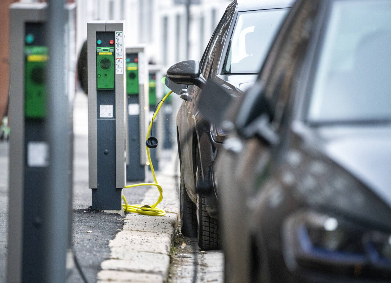 54 prosent av førstegangsregistrerte biler i fjor hadde kun elektrisk motor, viser tall fra SSB. Foto: Gorm Kallestad / NTB