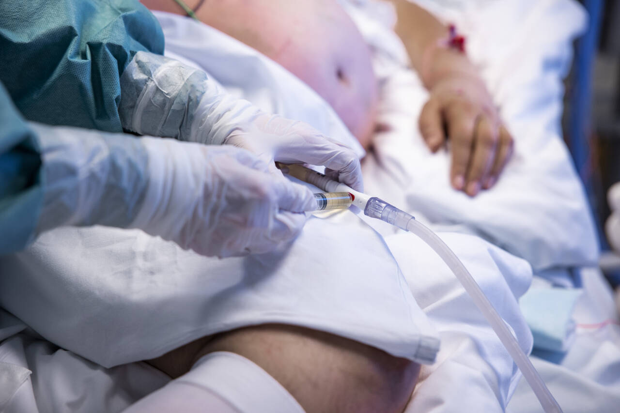 Elleve koronasmittede pasienter ble i helgen innlagt på sykehuset i Ålesund. Foto: Jil Yngland / NTB