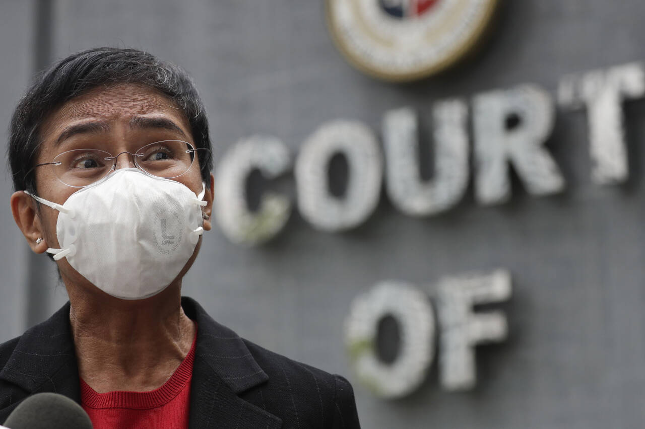 Journalisten Maria Ressa fra Fillippinene er tildelt fredsprisen sammen med russiske Dmitri Muratov. Foto: AP / Aaron Favila / NTB