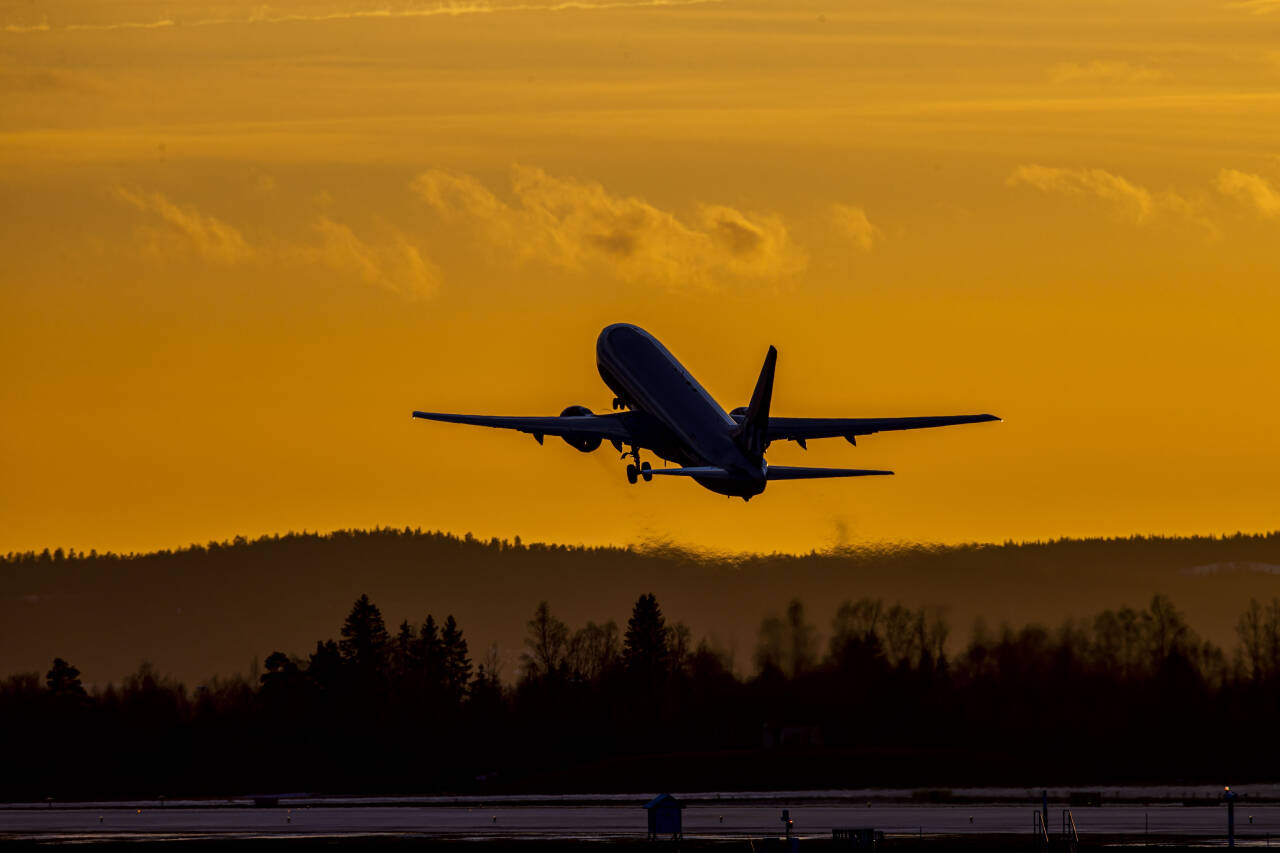 Da pandemien kom, ble det spådd at flyprisene ville skyte i været etter koronakrisen. Nå selges flybilletter til ned mot en femtilapp.Foto: Håkon Mosvold Larsen / NTB